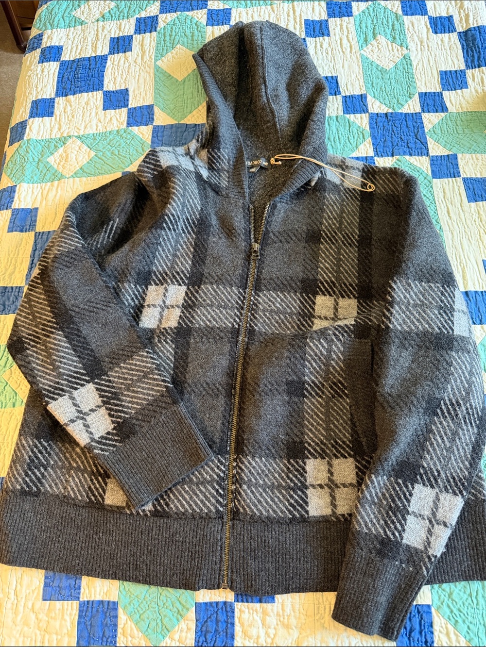 Toad&Co women’s Charcoal and Light Gray Plaid Zip Hoodie 100% wool